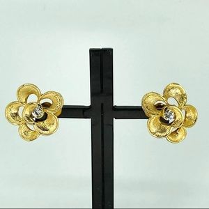 CLEARANCE! Gold Foral Cluster Vintage Clip On Goldtone Earrings One Rhinestone